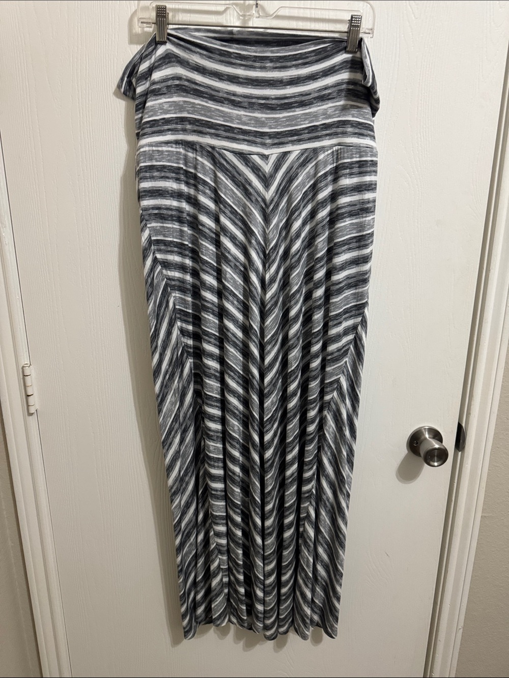Motherhood Maternity NWT Maxi Skirt XL  Foldover Waistband Chevron Stripe Gray.